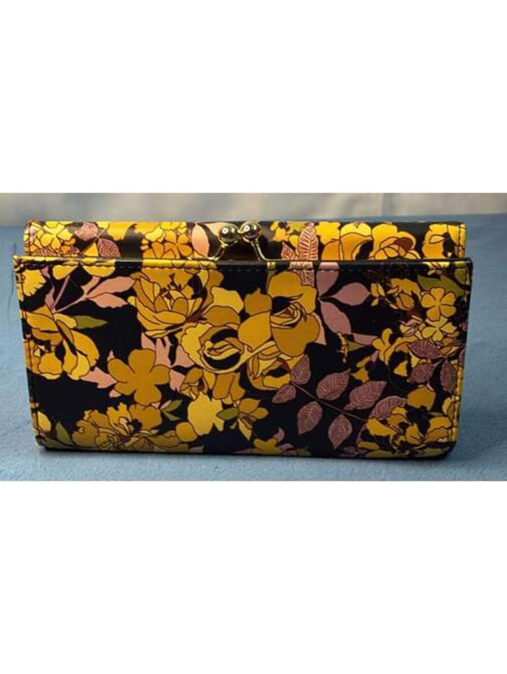 Floral Kiss-Lock Tri-Fold Wallet - Picture 2 of 4